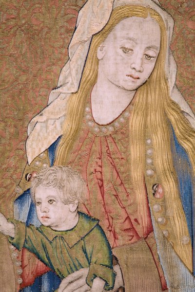 Vlaamse wandtapijt. De Maagd met het Kind en engelen. Ca 1500. door Flemish School