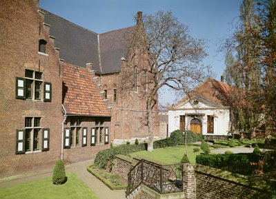 Uitzicht op het Huis van de Abdis, de refter en een slaapzaal door Flemish School