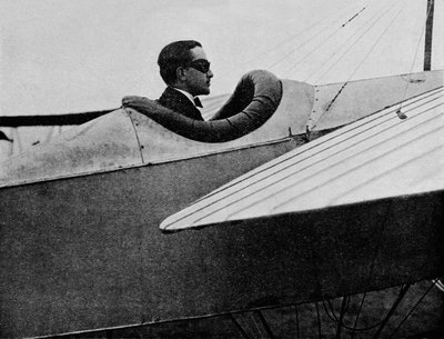 Een grote cross-country piloot: Mr WB Rhodes-Moorhouse, 1912 1933 door Flight Photo