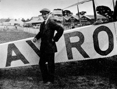 De Luchtrace: de piloot van de Avro, Mr FP Raynham door Flight Photo