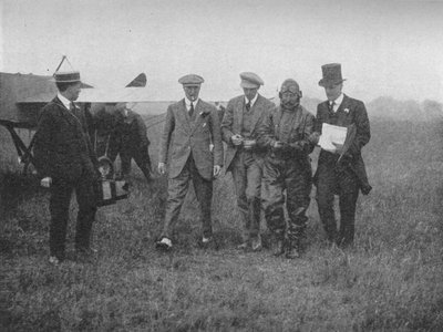 Het einde van een grote vlucht: de aankomst van de heer Robert Slack in Hendon, 1913 1934 door Flight Photo