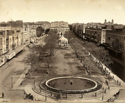 Alexandrië, Egypte: Plein van de Consuls, met een grote ronde fontein door Félix Bonfils
