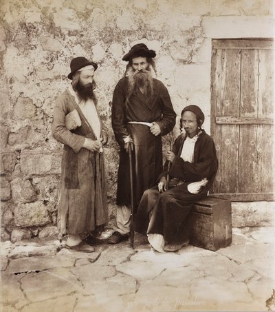 Portret van drie Joodse mannen in Jeruzalem door Félix Bonfils