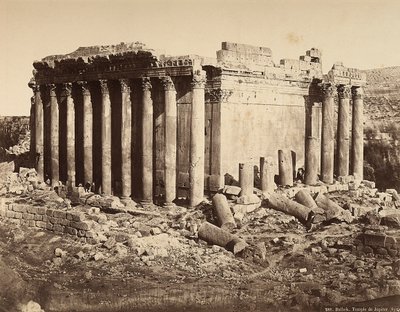 De Tempel van Bacchus, in de archeologische zone van Heliopolis of Baalbek, oude Syrische stad, nu Libanon door Félix Bonfils