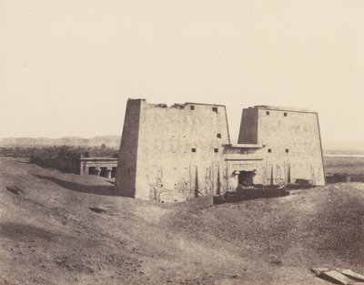 Edfou Apollonopolis Magna, Vue Générale du Temple, 1851-52, gedrukt 1853-54 door Félix Teynard