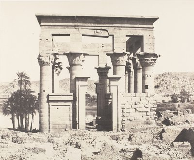 Ile de Fileh Philæ, gebouw van het oosten - westelijke gevel - uitzicht op P..., 1851-52, gedrukt 1853-54 door Félix Teynard