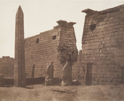 Louksor Thebe, Constructie Antérieur - Pylonen Kolossen en Obelisk, 1851-52 door Félix Teynard