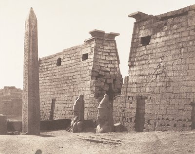 Louksor Thebe, Constructie Antérieur - Pylon, Kolossen en Obelisk door Félix Teynard
