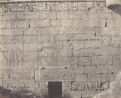 Médinet-Abou Thebes, latere constructies - fragment van sculptuur, 1851-52, gedrukt 1853-54 door Félix Teynard