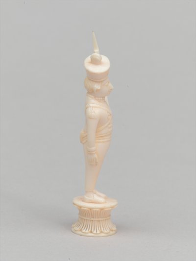 Witte pion, schaakstuk, India, circa 1820 door Flora Macdonald Reid