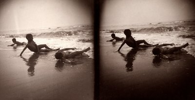 Drie kinderen aan de kust, Abruzzo, ca. 1890-1900 door Francesco Paolo Michetti