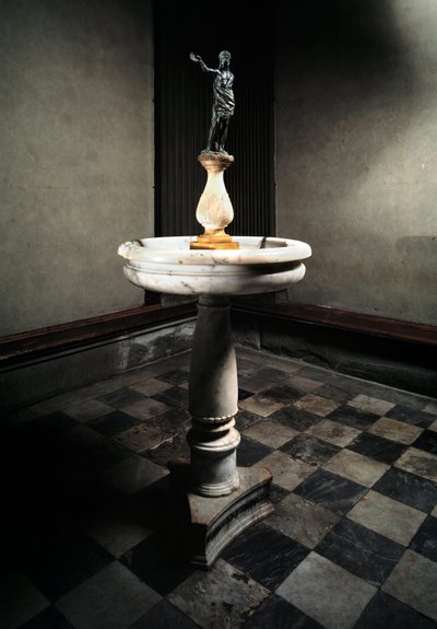 Wijwatervat met beeld van Johannes de Doper door Francesco da Sangallo