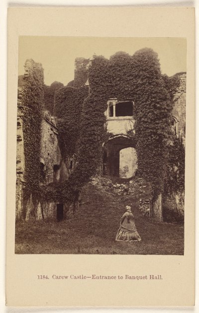 Carew Castle - Ingang naar de banketzaal. door Francis Bedford