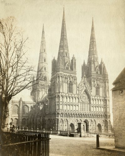 Lichfield Kathedraal, Staffordshire, ca. 1860 door Francis Bedford