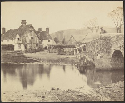 [Gezicht op een huis aan de overkant van een rivier met een brug naar rechts]. door Francis Bedford