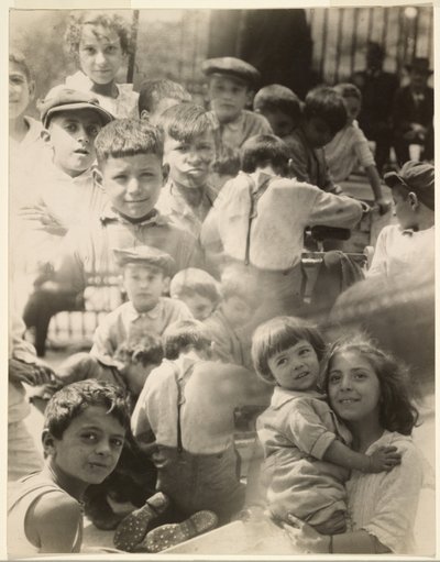[Fotomontage van kinderen]. door Francis Bruguière