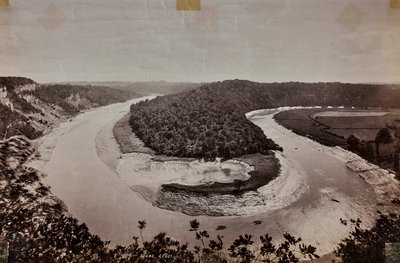 Een meander in een rivier, waarschijnlijk in Wales, Groot-Brittannië, waarvan de loop een haarspeldbocht heeft gevormd door Francis Frith