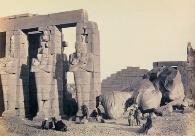Detail van de Osirische pilasters van Ramesseum, dodentempel van Ramses II, Thebe door Francis Frith