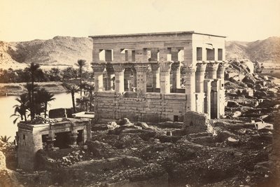 Egypte en Palestina: paviljoen van Trajanus in het monumentale complex van Philae, eiland Agilkia, omgeving van Aswan, Egypte door Francis Frith