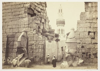 Ingang tot de Grote Tempel, Luxor door Francis Frith
