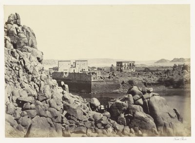 Gezicht op de zuidzijde van het eiland Philae door Francis Frith