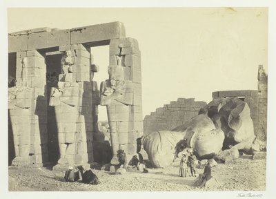 Osiride Zuilen en Grote Gevallen Kolossus, bij het Memnonium, Thebe door Francis Frith
