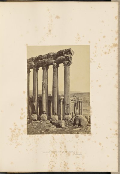 De Grote Zuilen en Kleinere Tempel, Baalbec door Francis Frith