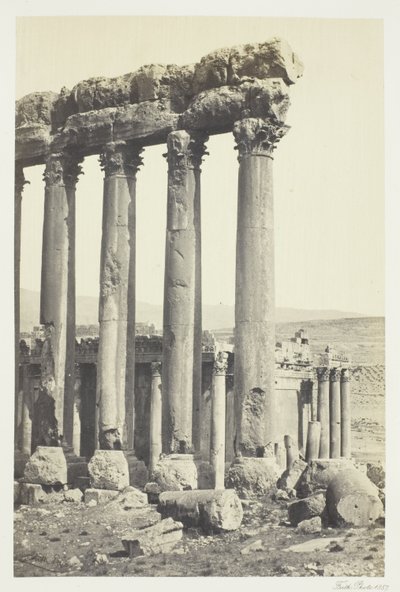 De Grote Zuilen en Kleinere Tempel, Baalbec door Francis Frith