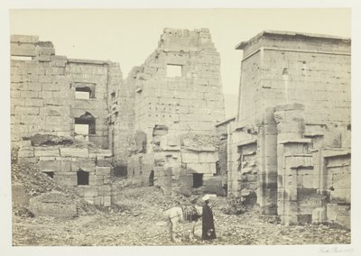 Het tempelpaleis, Medinet Haboo door Francis Frith