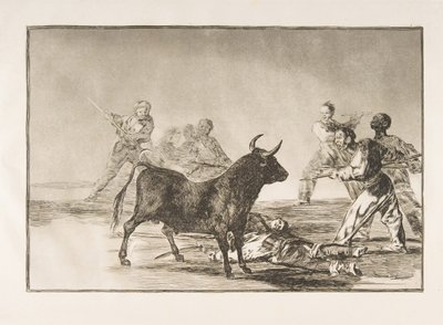 Plaat 12 uit de Tauromaquia: De menigte hamstringt de stier met lansen, sikkels, bande..., 1816 door Francisco de Goya