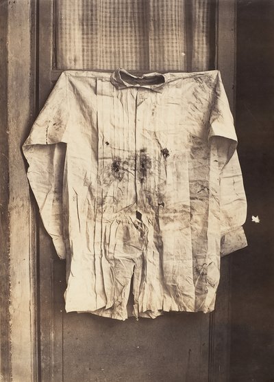 Het hemd van de keizer, gedragen tijdens zijn executie, 1867 door Francois Aubert