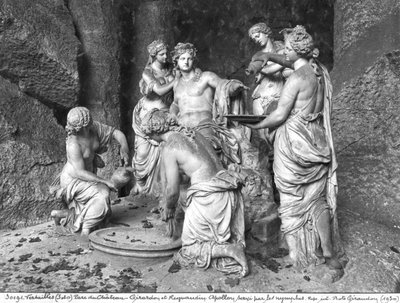 Apollo verzorgd door de nimfen in het bos van de Baden van Apollo, uitgevoerd met de hulp van Thomas Regnaudin (1622-1706) 1666-75 door Francois Girardon