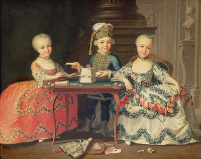 Groepsportret van een jongen en twee meisjes die een kaartenhuis bouwen met andere spellen op de tafel door Francois Hubert Drouais