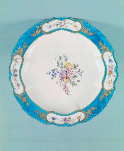 Bord versierd met een bloemmotief, Sevres door François Boucher