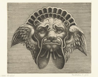 Masker met vleugels in plaats van oren en een hoofdtooi in de vorm van een schelp door Frans Huys
