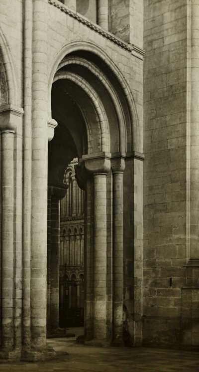 Kathedraal van Ely: Schip, zuidwestelijke hoek door Frederick H. Evans