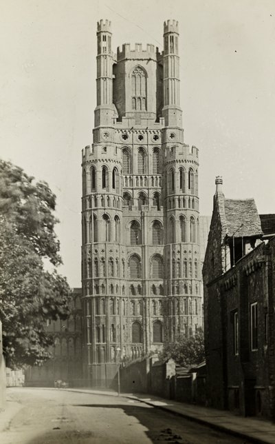 Kathedraal van Ely: Westelijke toren vanaf de galerij door Frederick H. Evans