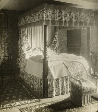 Kelmscott Manor: Bed Wm. Morris is geboren in door Frederick H. Evans