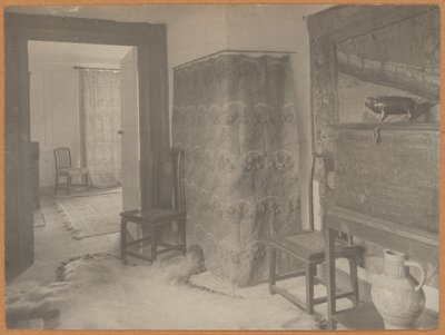 Kelmscott Manor: Doorgang naar gelambriseerde kamer door Frederick H. Evans