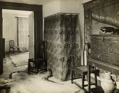 Kelmscott Manor: Doorgang naar parallelle kamer door Frederick H. Evans