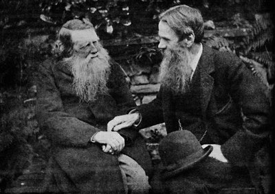 Ruskin en Holman Hunt genieten van een gesprek over kunst, ca. 1925 door Frederick Hollyer