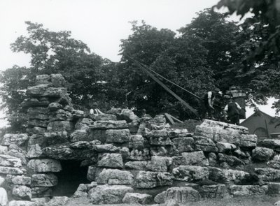 Bouw van de elandantilopenweide in de Londense dierentuin, juni 1924 door Frederick William Bond