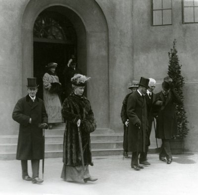 Koning George V en koningin Mary in het aquarium van de London Zoo door Frederick William Bond