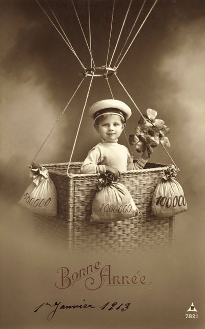 1913 Nieuwjaarskaart, met jongen die een ballon opstijgt, met veel geld als ballast door French Photographer