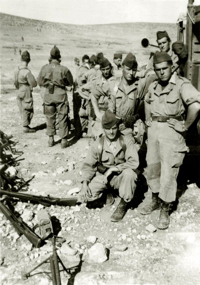 Algerijnse Oorlog: jonge Franse soldaten in de Jebel circa 1960 door French Photographer