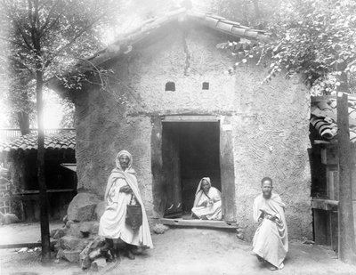 Een voorbeeld van een Kabyle Huis, Parijse Tentoonstelling, 1889 door French Photographer