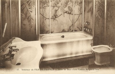 Badkamer van een luxe hut aan boord van de Franse oceaanstomer Ile de France door French Photographer