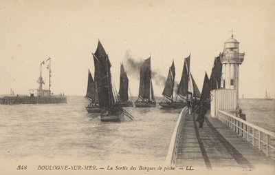 Boulogne-sur-Mer, Le Sortie des Barques de pêche door French Photographer
