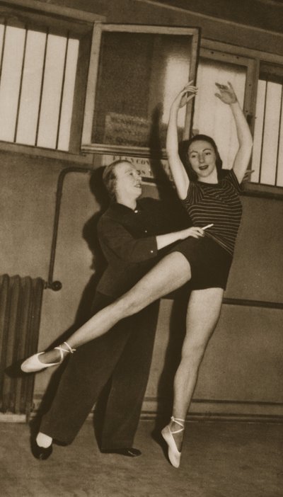 Bronislava Nijinska met Rosella Hightower, uit Grand Ballet de Monte-Carlo, 1949 door French Photographer