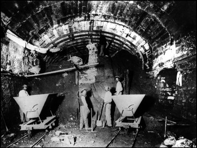 Bouw van de metro van Parijs - werken van de metro: tunnelboring op lijn 1 - fotografie door French Photographer